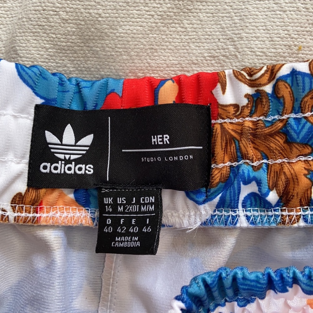 Adidas Her Studio LONDON floral shorts sz M